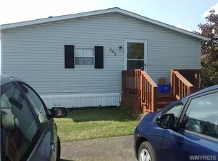 568 Birchwood Dr, Lockport, NY 14094