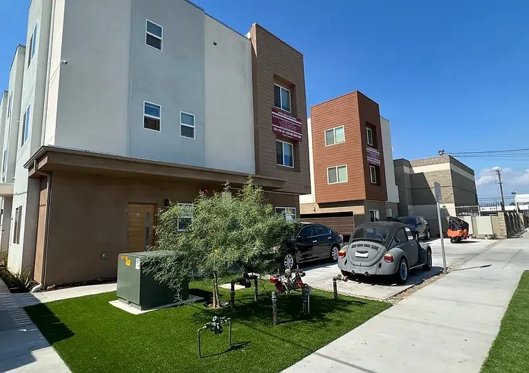 1029 S Montebello Blvd — Photo 1