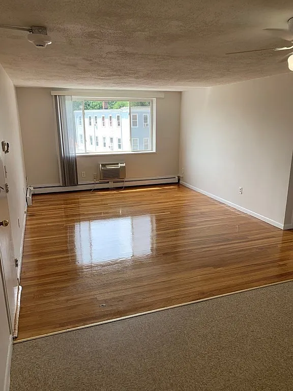 2 bed, 1.0 bath, 800 sqft, $2,500 — Photo 2