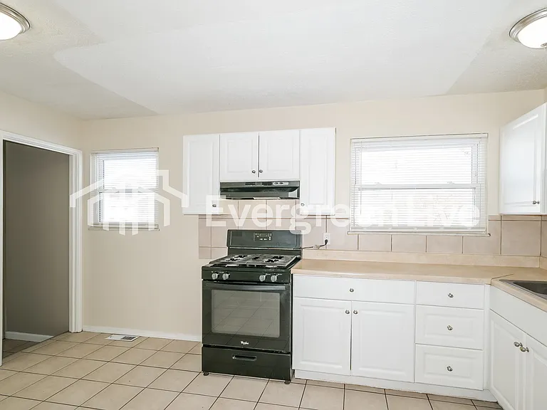 1535 Redman Blvd — Photo 6