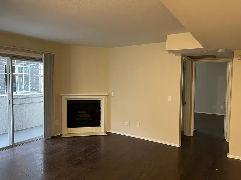 11045 Camarillo St #113 — Photo 9