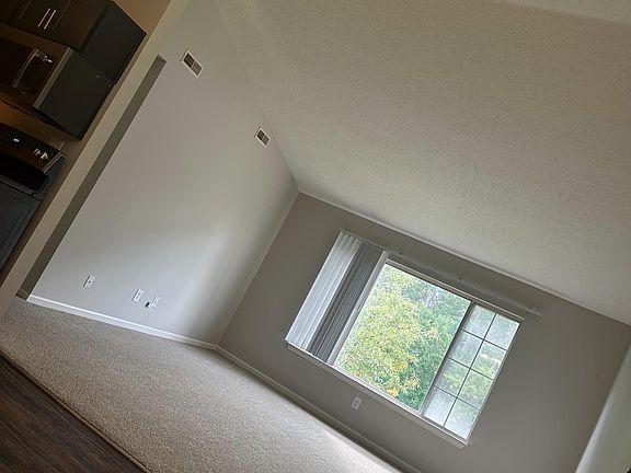3rd image of 570 Beacon Lake Dr APT 8