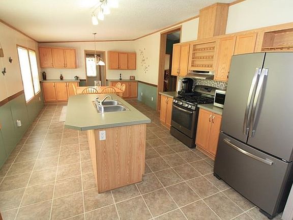 3rd image of 814 Donna Ln