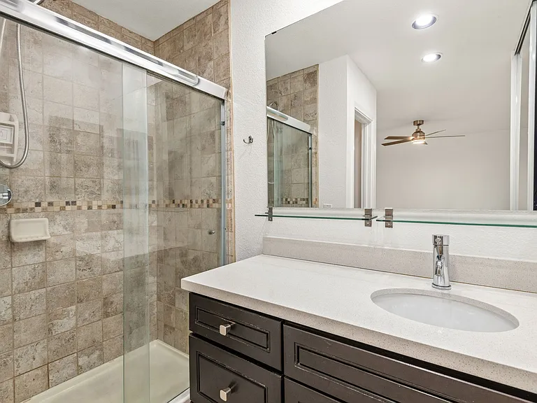 2298 N Indian Canyon Dr #E — Photo 38