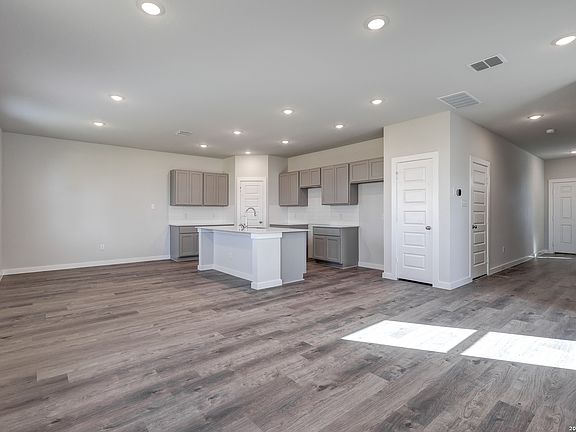 5th image of 5526 Franklin Hills