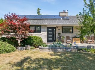 27 Treadgold Cres, Toronto, ON M3A 1X1