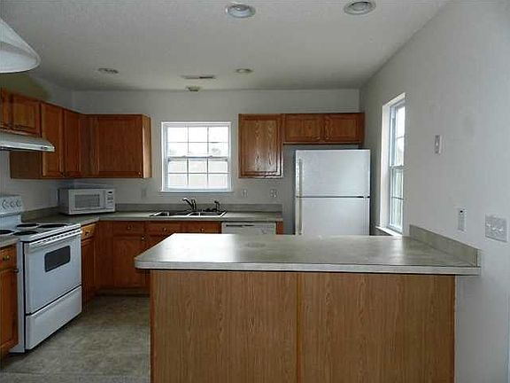 3rd image of 371 Kelsey Blvd