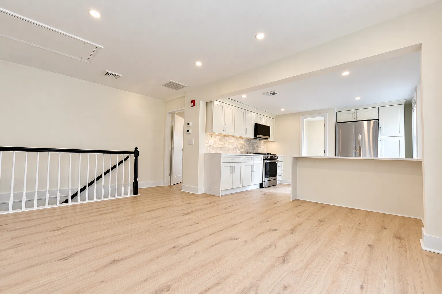 2 bed, 1024 sqft, $4,300 — Photo 1