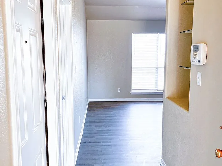 3307 Southhill Dr — Photo 2