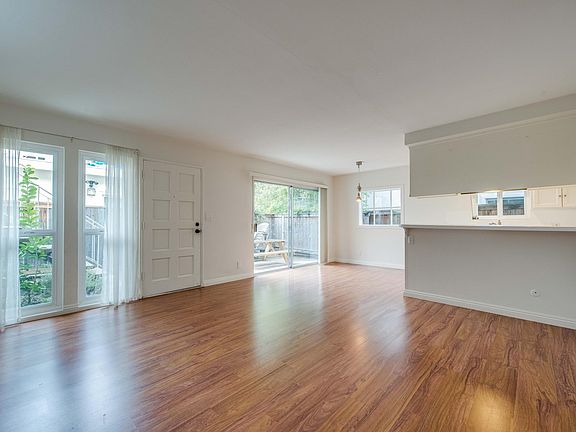 2nd image of 437 Dahlia Ave #A