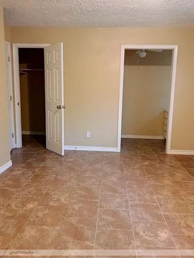 2124 Greenlee Ln — Photo 5