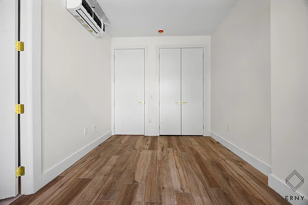 Bedroom, photo 2