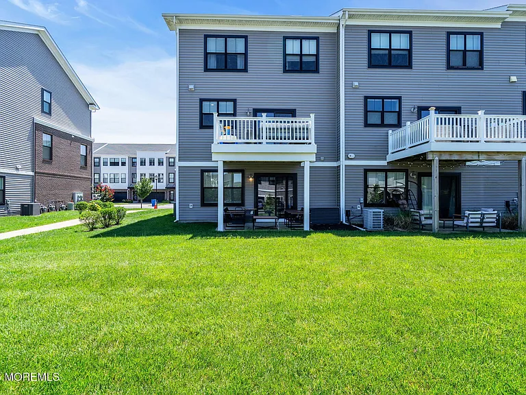 35 Kelly Way — Photo 45