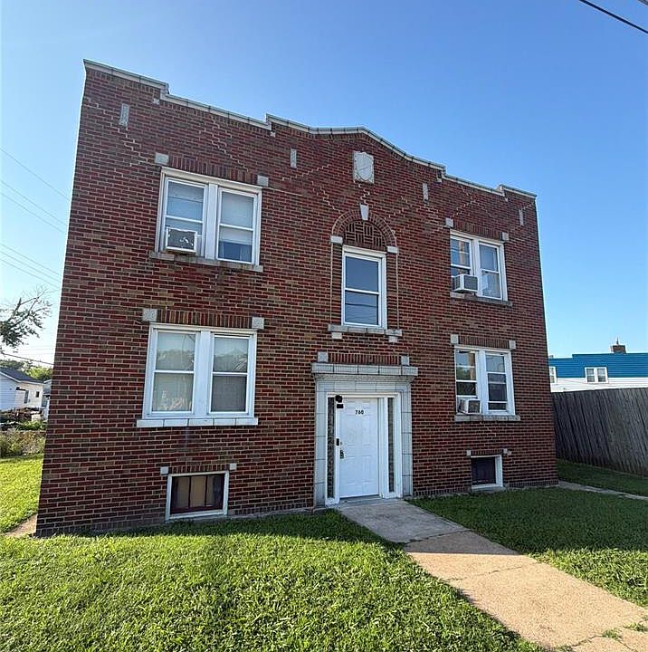 1st image of 760 Thrush Ave