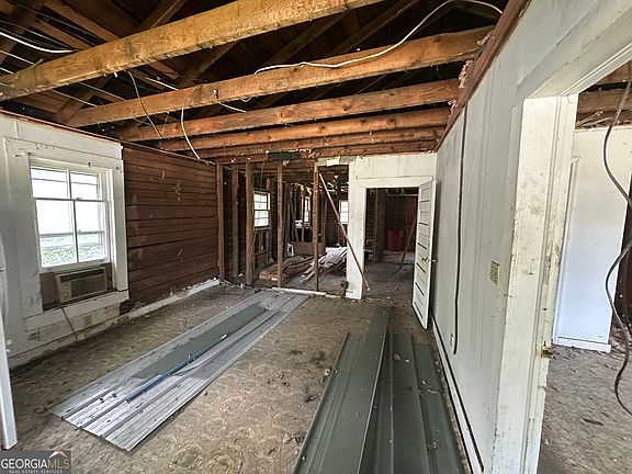3rd image of 136 S Pine St