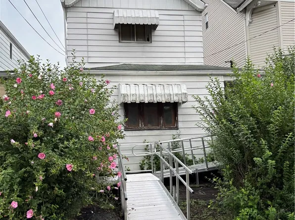 1355 5th Ave, Coraopolis, PA 15108