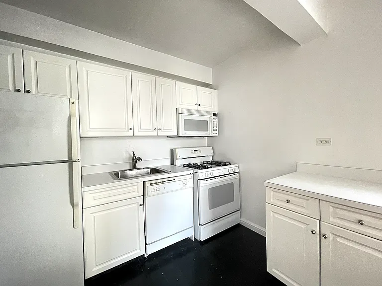 41 Park Ave #14E — Photo 4