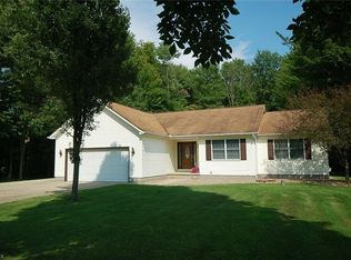 5458 Lakeview Rd, Cortland, OH 44410