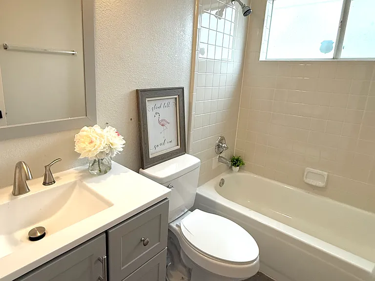 6912 Hickory Crk — Photo 3