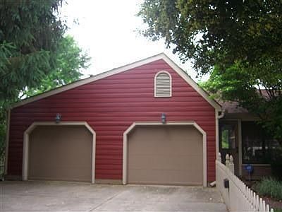 3rd image of 801 Acorn Dr