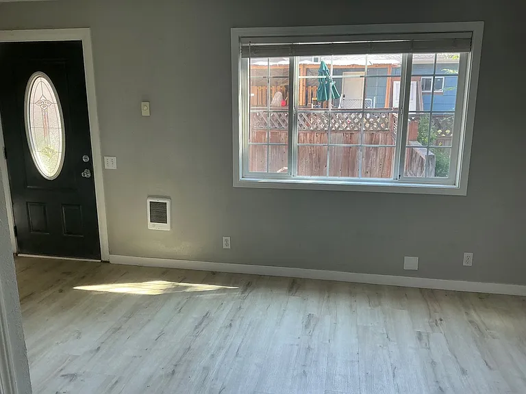 167 SW Ebberts Ave — Photo 3