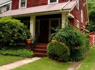 315 Cherry St, Douglaston, NY 11363