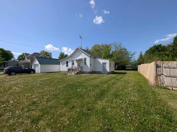 220 4th Ave SE, Cresco, IA 52136