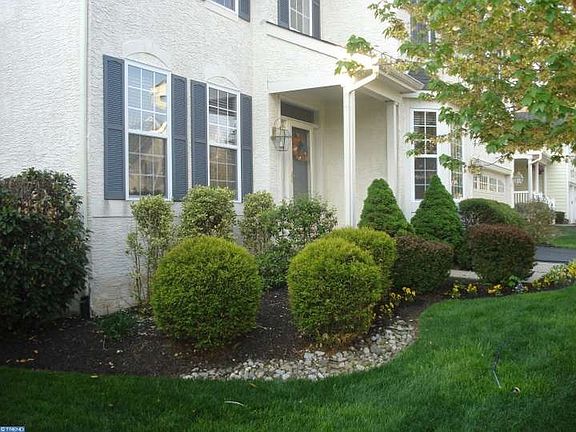2nd image of 8 Kingsley Ct