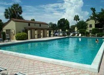 4th image of 4415 Carambola Cir S