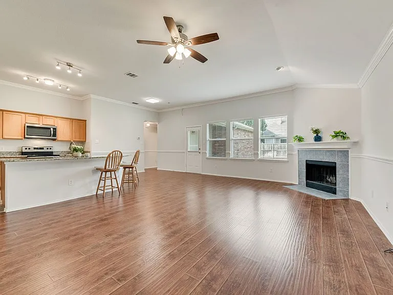 1004 Trickham Dr — Photo 13