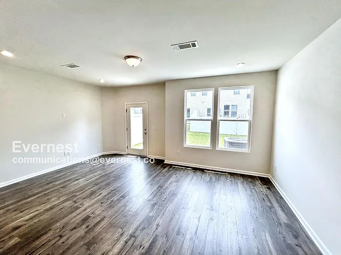 329 Victoria Dr — Photo 5