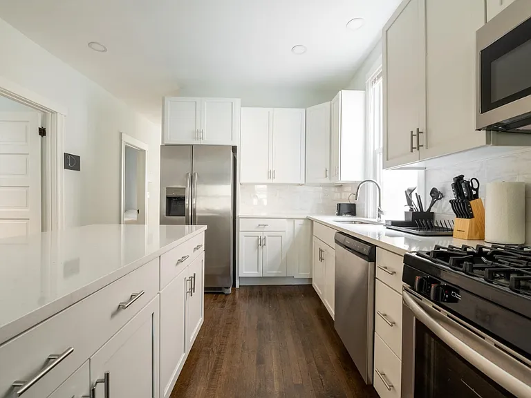 2252 N Lawndale Ave #1 — Photo 8