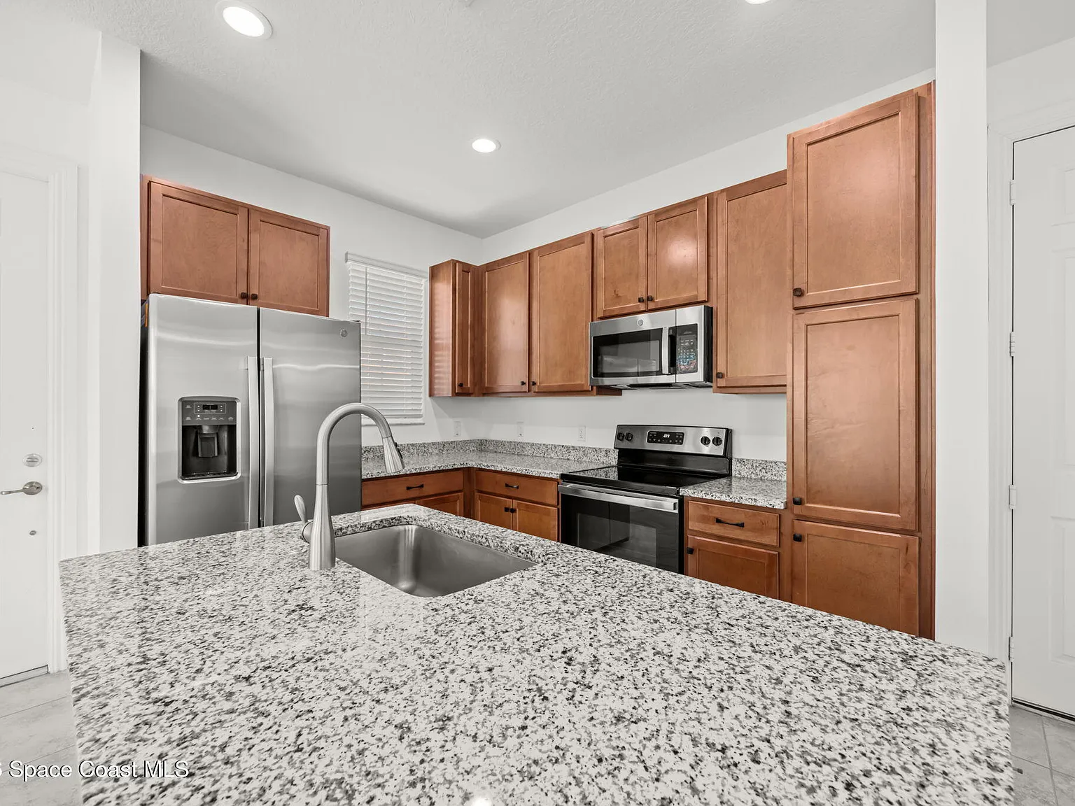 3 bed, 2.5 bath, 1565 sqft, $2,300 — Photo 3