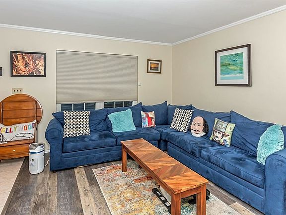 4th image of 119 Greenmeadow Dr #89