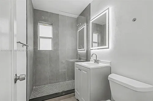 9160 NE 8th Ave #2J Photo 1