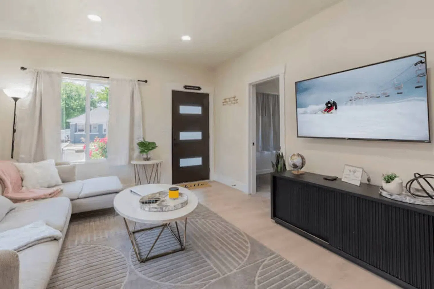 4 bed, 2.0 bath, 1194 sqft, $5,999 — Photo 3