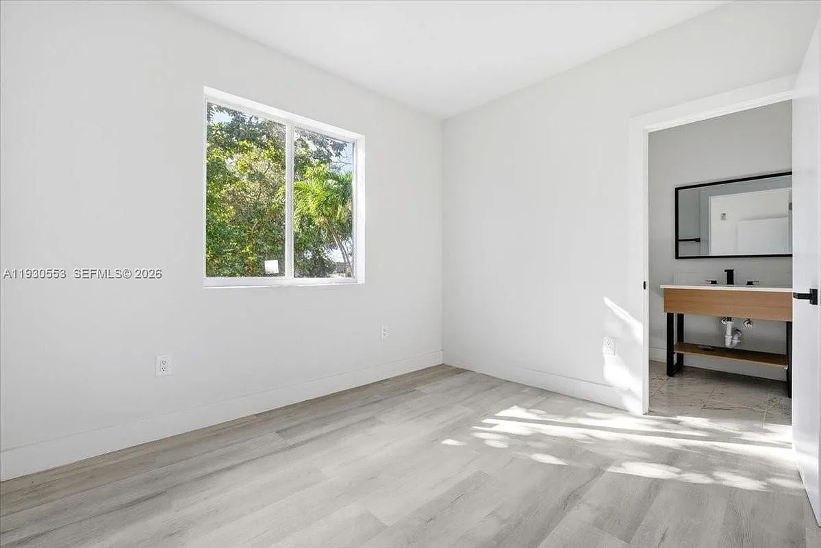 Building Photo - 1126 NW 28th St #1126