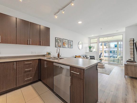 4th image of 688 E 17th Ave #206