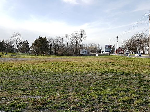 2nd image of 5736 Carlisle Pike