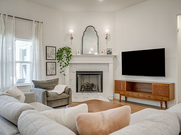 3rd image of 113 Harlan Ct