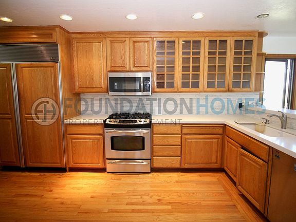3rd image of 160 Kaden Dr