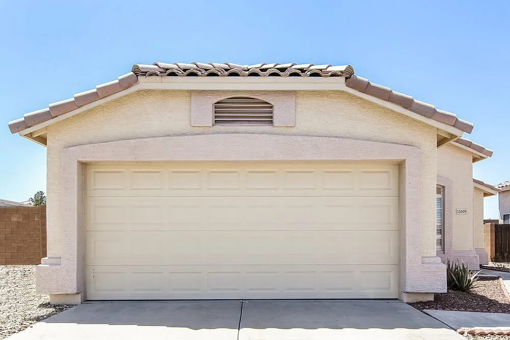 3 bed, 2.0 bath, 1322 sqft, $2,015 — Photo 1