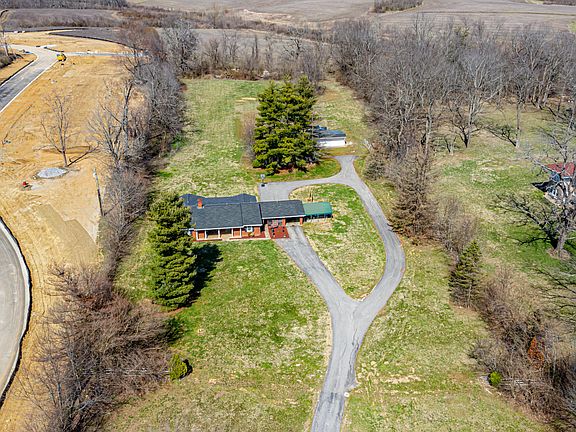 2nd image of 2395 Shelbyville Rd