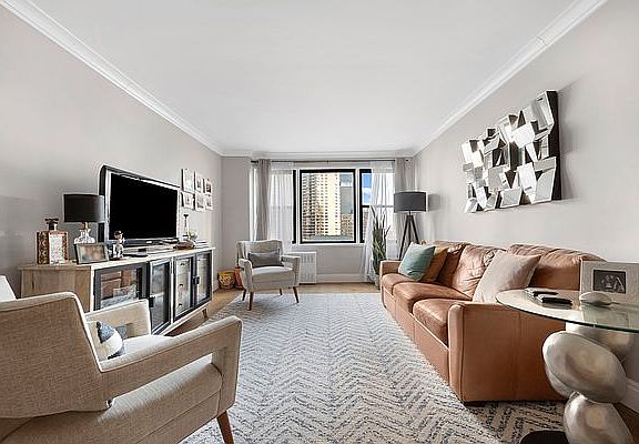 2nd image of 333 E 34th St APT 10B