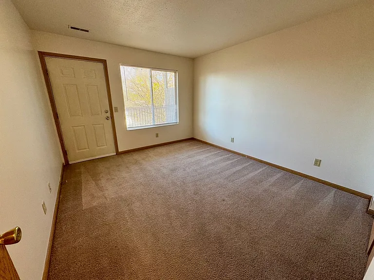 Lakeland Villa Apartments — Photo 41