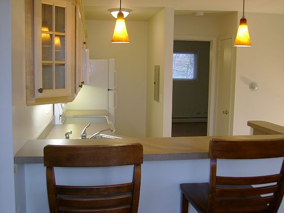 5th image of 708 W Roosevelt Rd #100B1