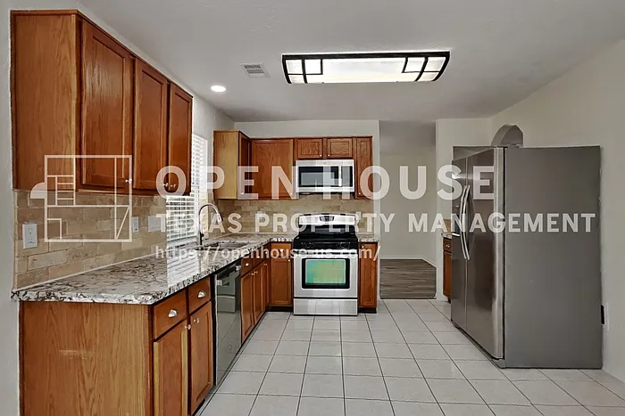 1611 Sterling Village Dr — Photo 4