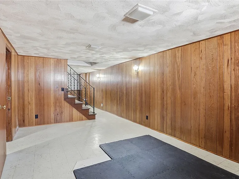 37 Oakmount Dr — Photo 21