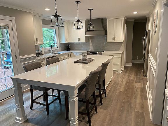 3rd image of 9319 Castle Garden Ln