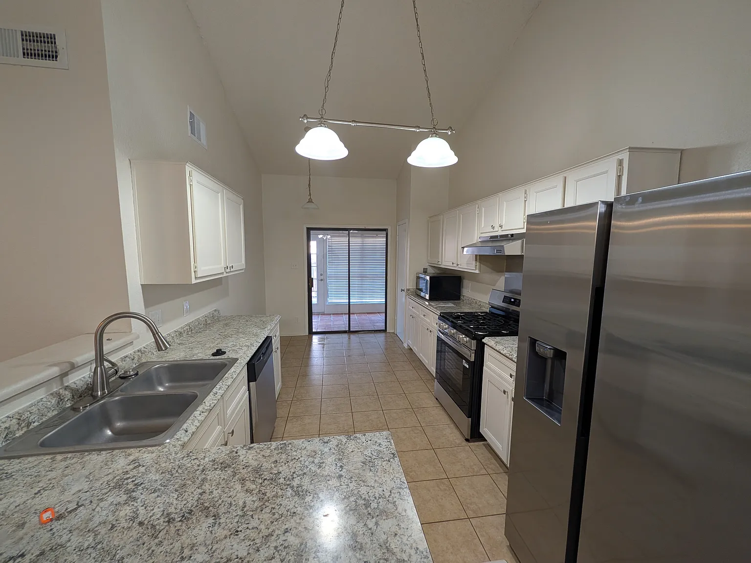 3 bed, 1442 sqft, $1,900 — Photo 3